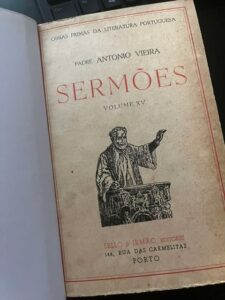 Capa da obra completa de 15 volumes de Padre Antônio Vieira, um dos maiores sermoneiros e teólogos do Brasil, influente na defesa da justiça e verdade.